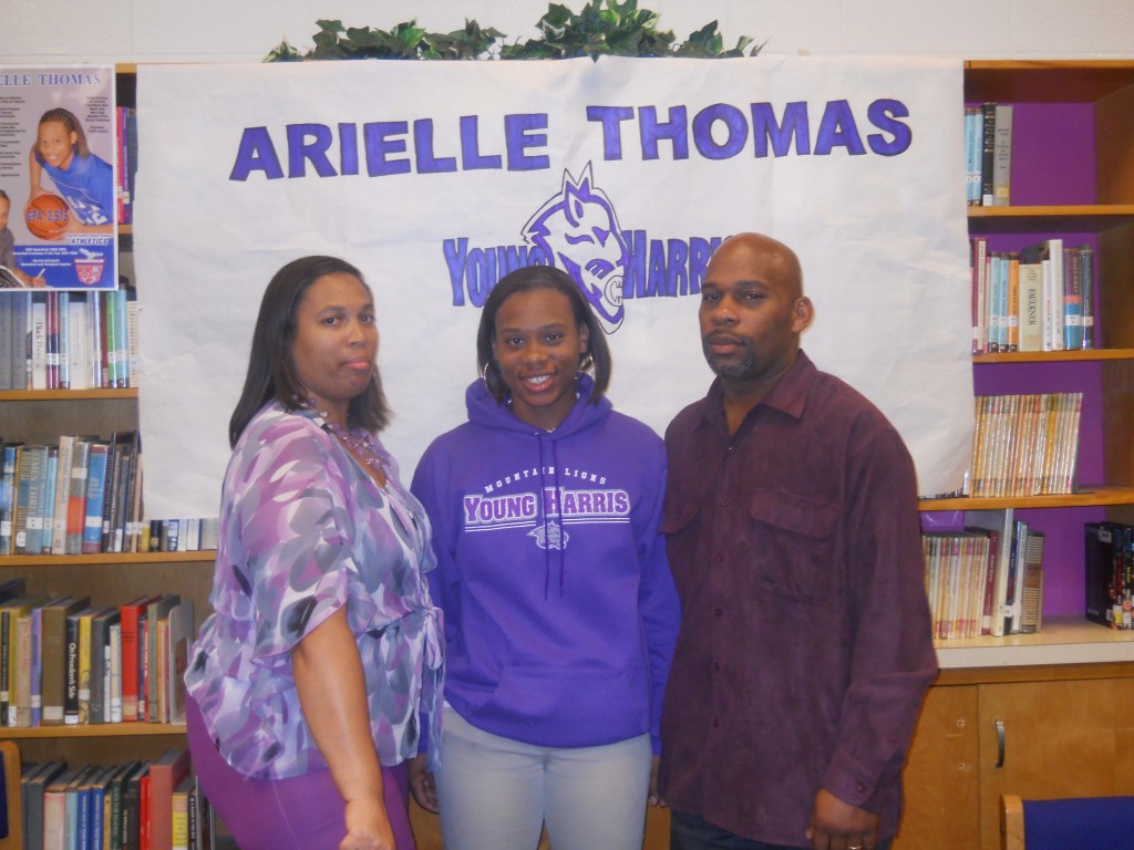 arielle signing day 004